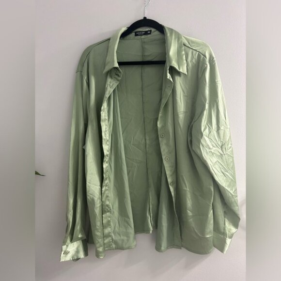 Green SHEIN curve button up - Picture 3 of 4